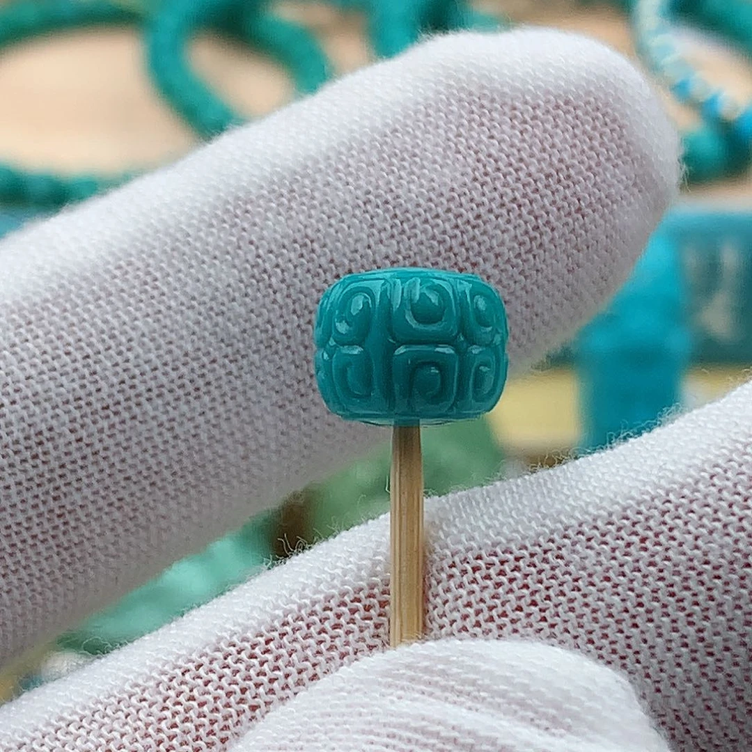 绿松石颈饰未镶嵌