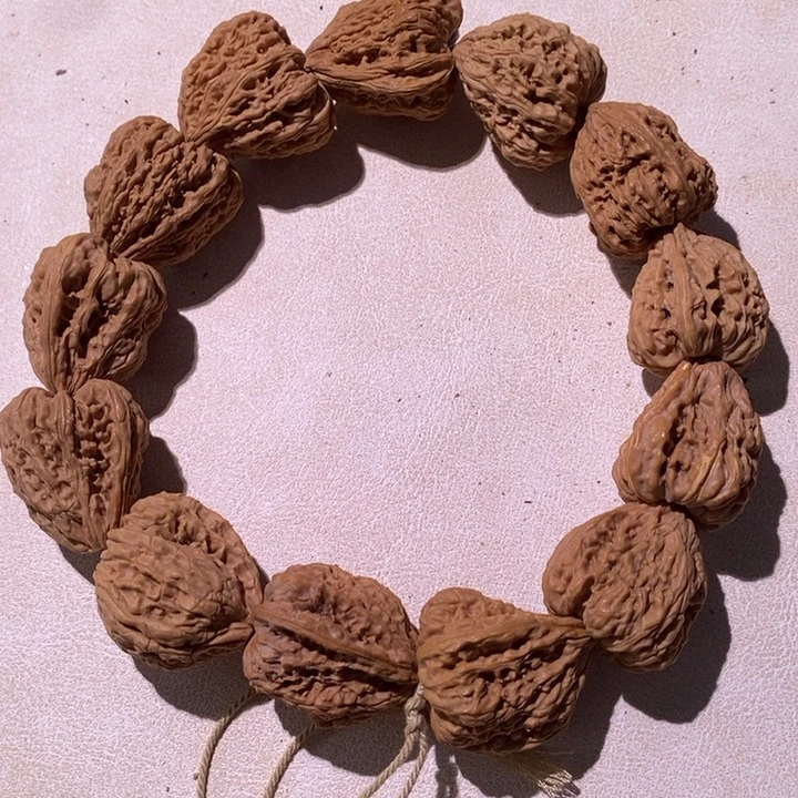 手串文玩核桃天**回…………