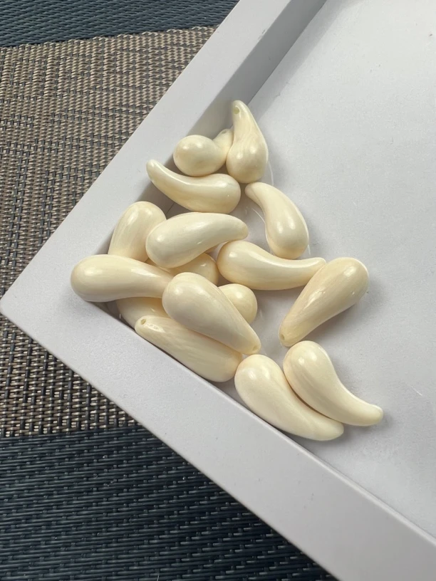 Q0021猛犸牙 水滴款 卡子 奶油白冰料 佛珠手串项链挂件配饰