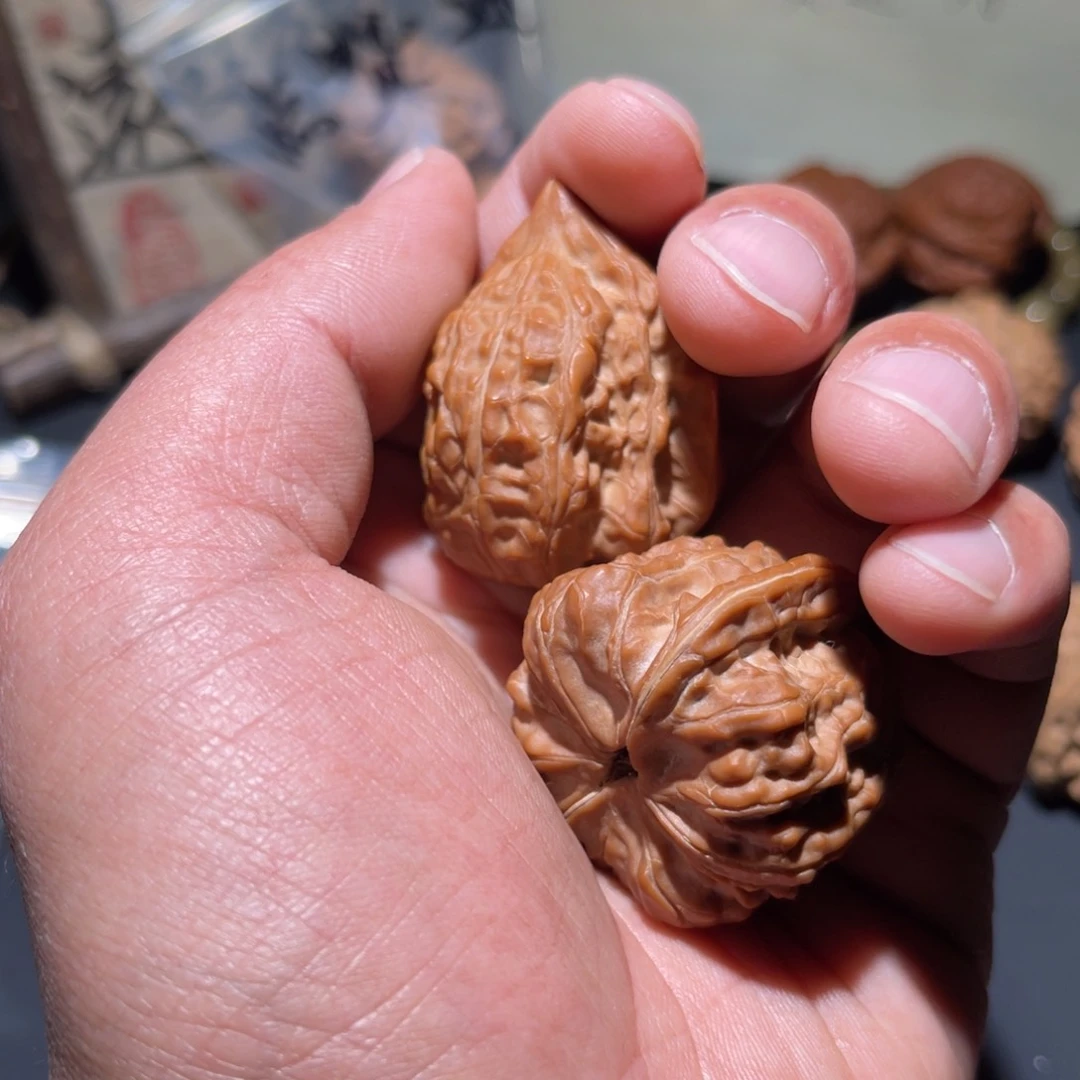 文玩核桃把件l****P赤龙