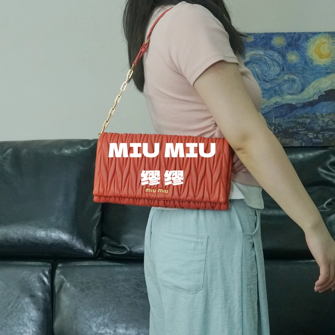 95新 MIU MIU/缪缪 miumiu/橘色褶皱包/FYYW05125332/5332