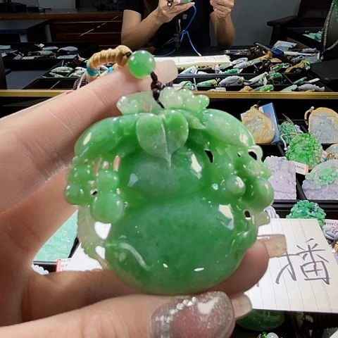 颈饰未镶嵌翡翠一个