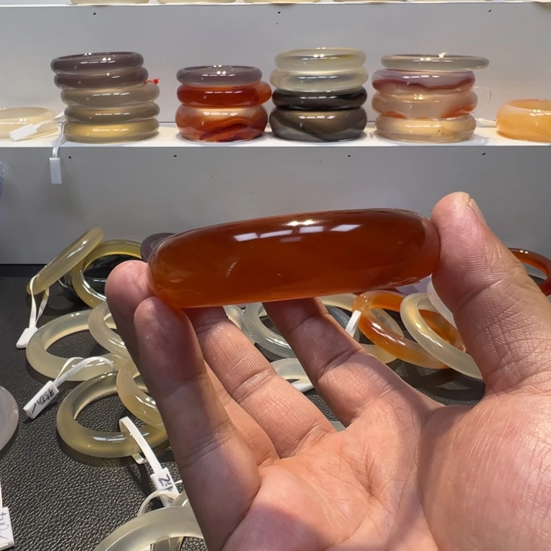 米***摇玛瑙/玉髓未镶嵌手镯