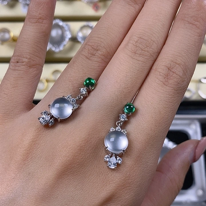 甜***谎石英质玉银S925镶嵌耳钉