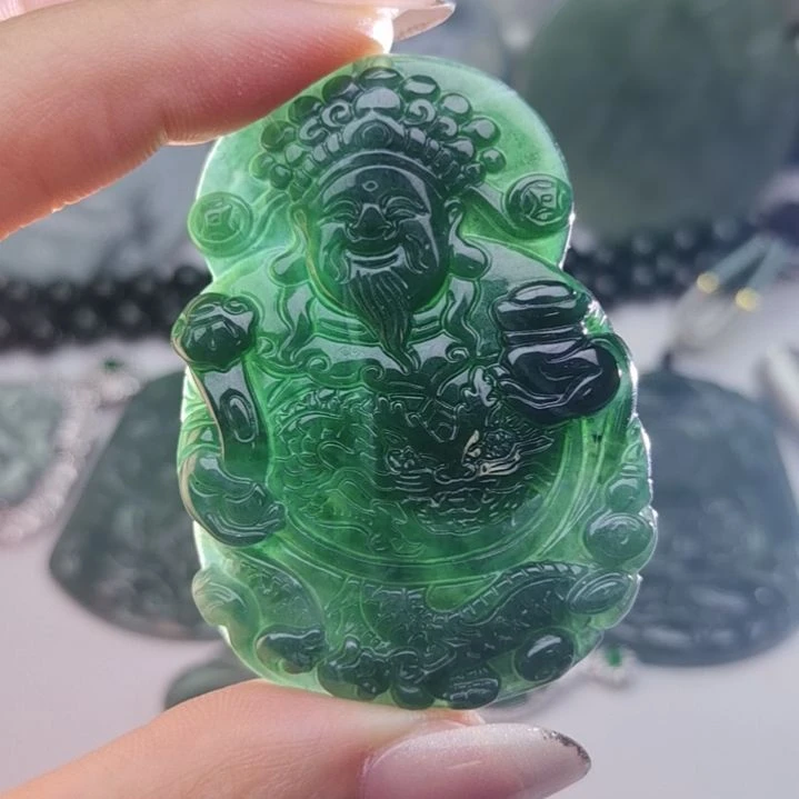 翡翠颈饰未镶嵌天然的A货翡翠