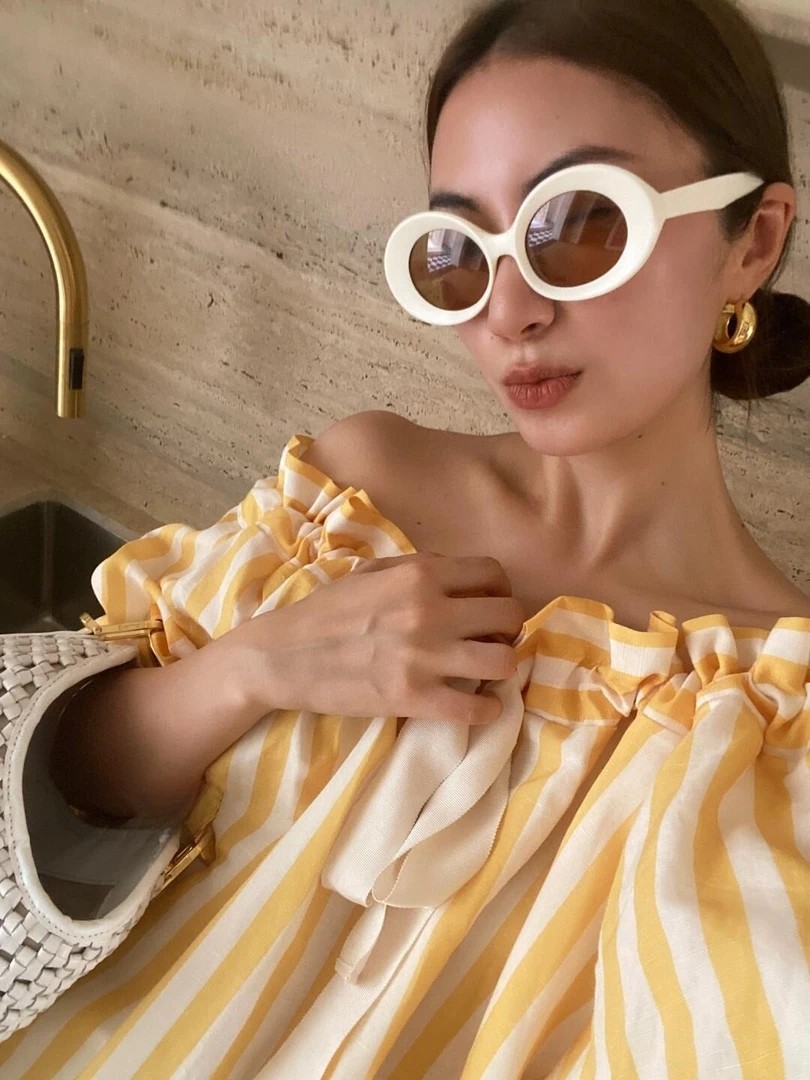 2025夏季新款法式气质设计感系带一字肩条纹上衣高腰百搭短裤套装