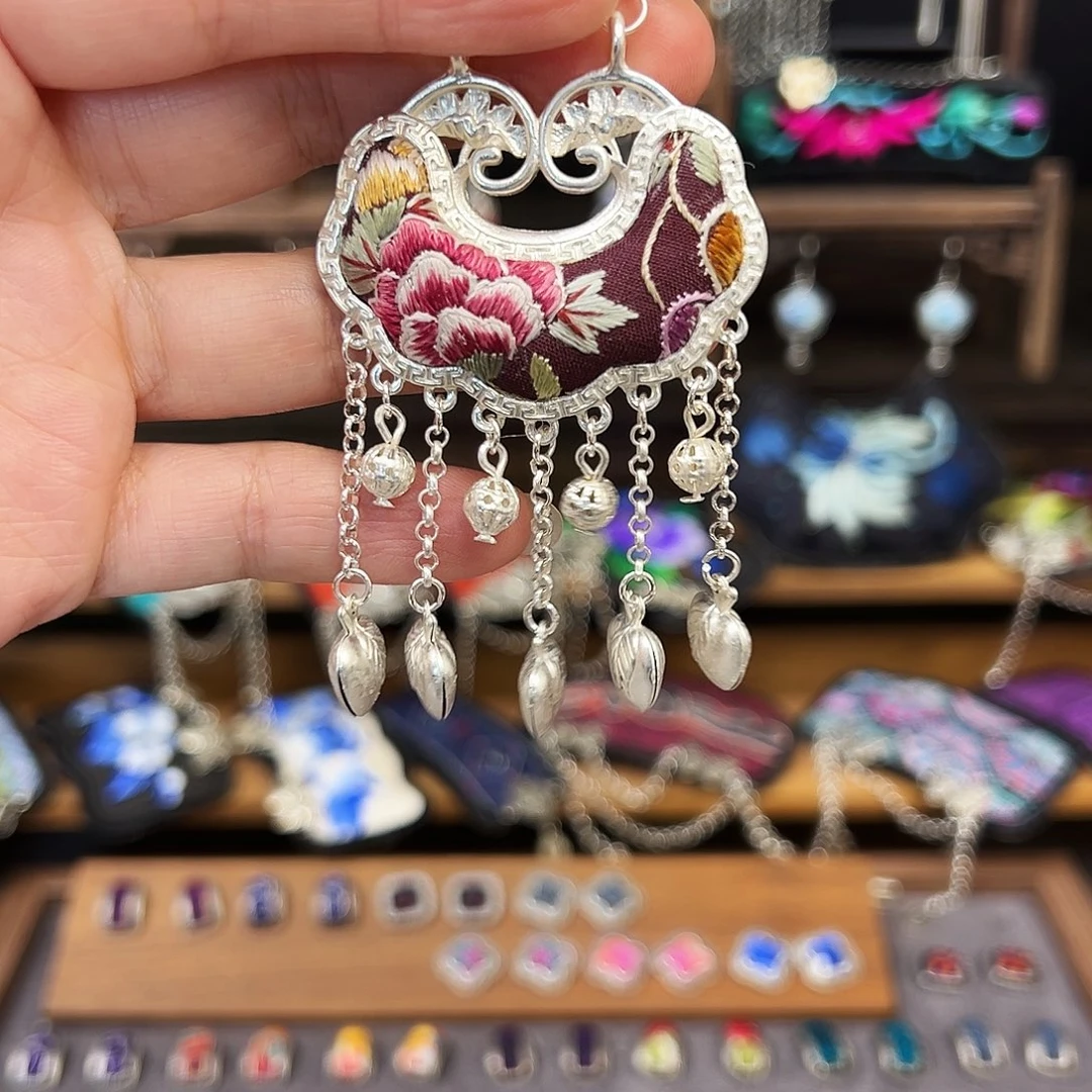 微***8织绣手工刺绣工艺品