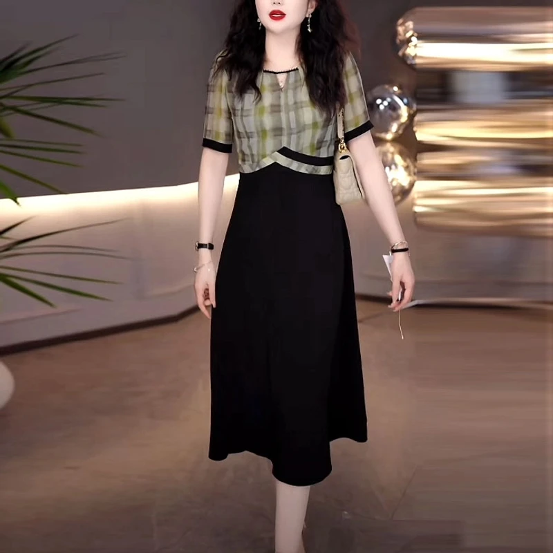 2025夏季新款时尚气质连衣裙修身显瘦减龄气质短袖裙子