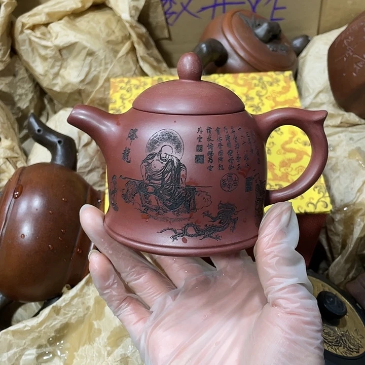 茶壶紫砂原矿泥料，手工制作一把紫砂壶。