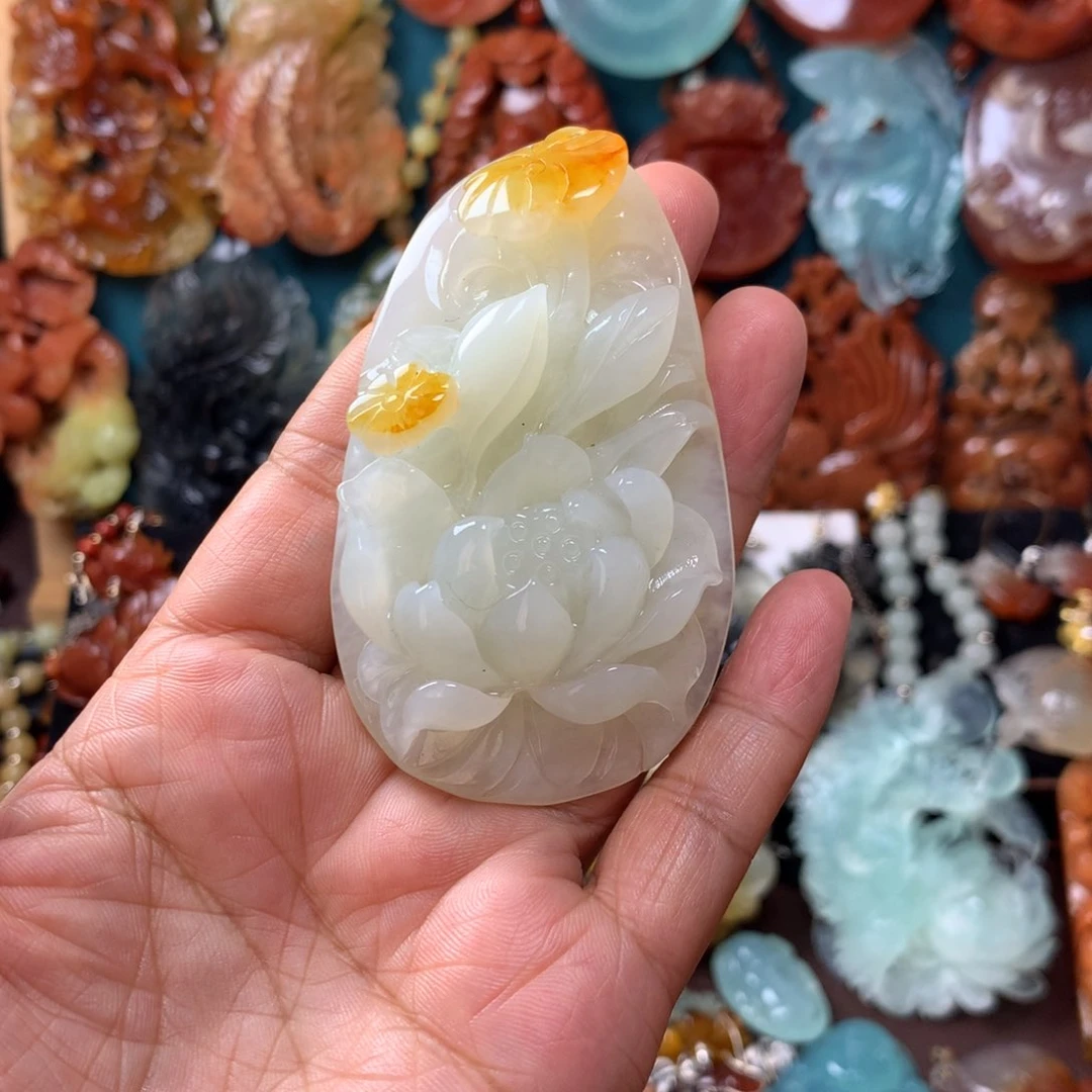 蛇纹石玉挂坠未镶嵌