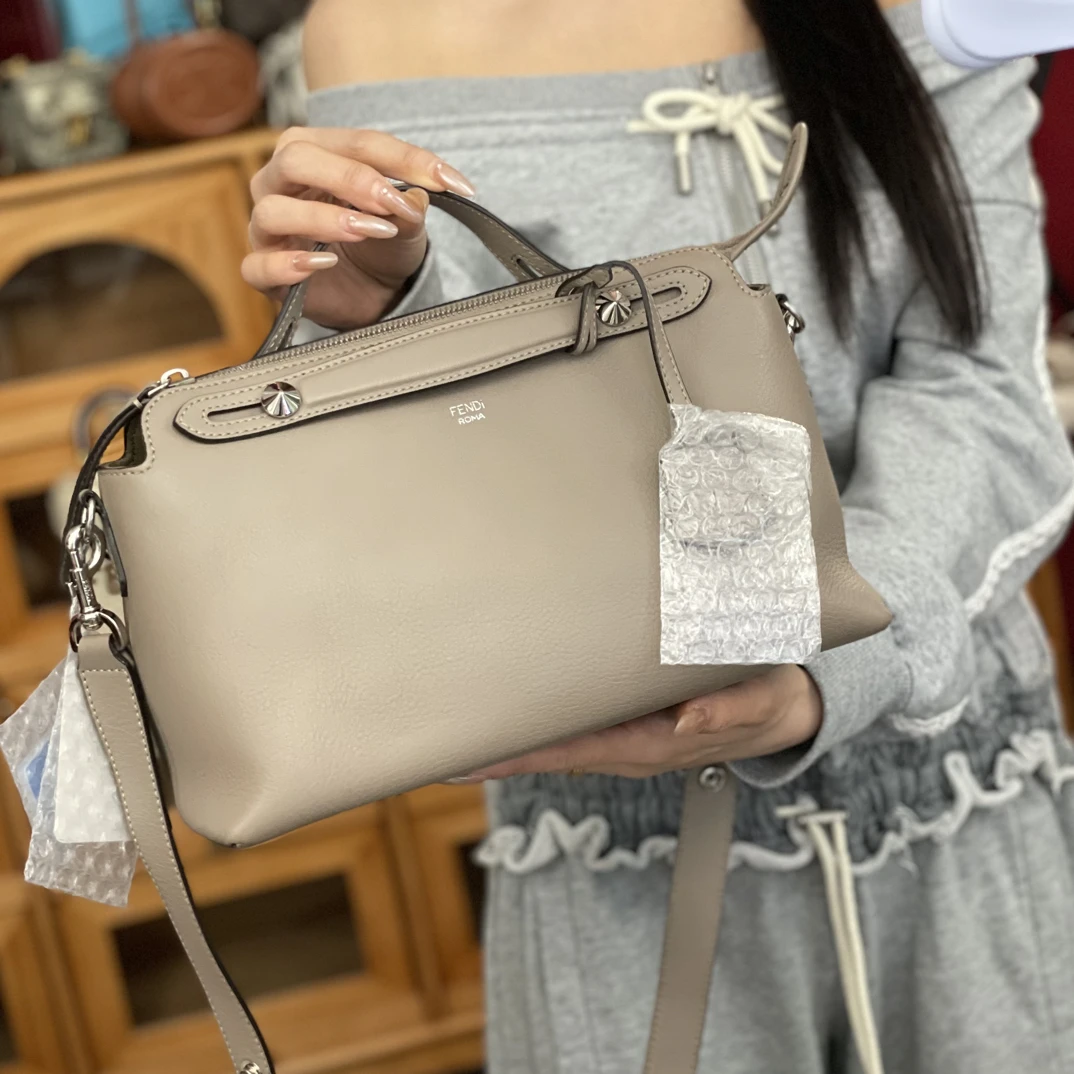 95新 FENDI/芬迪 阿白奢品/芬迪 灰色by the way 单肩包