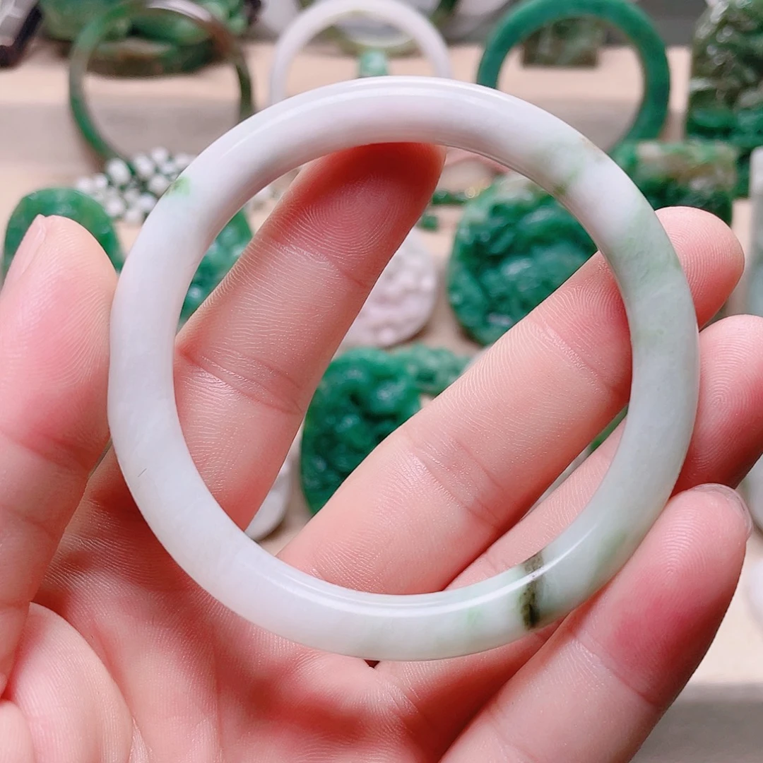 独山玉未镶嵌手镯