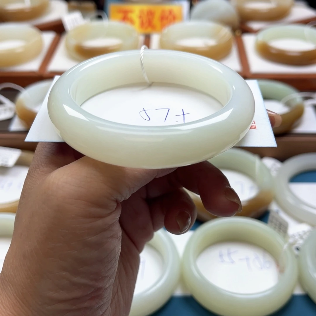 未镶嵌手镯和田玉