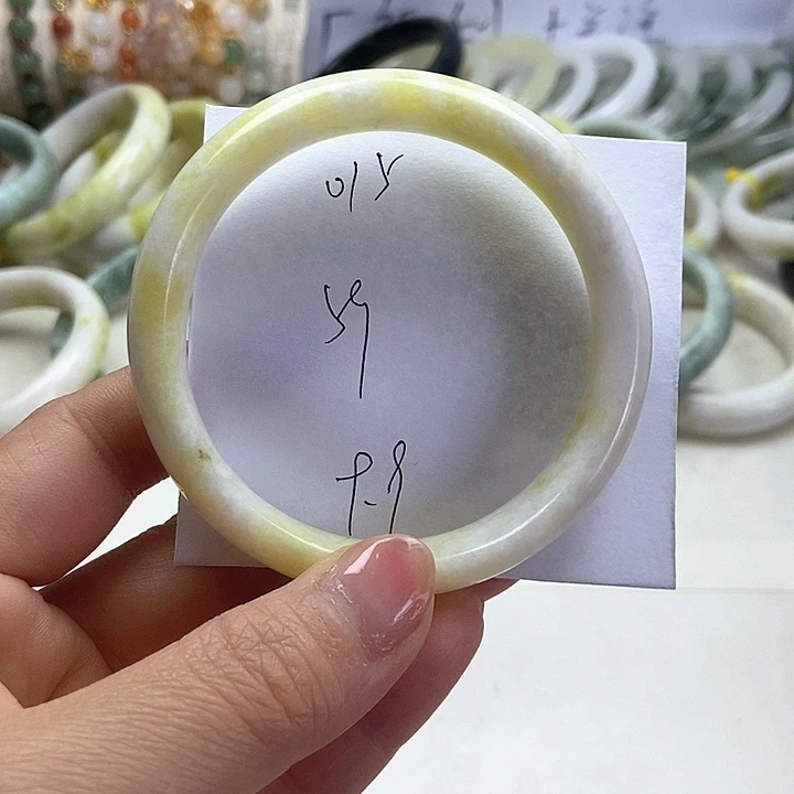 石英岩玉手镯未镶嵌