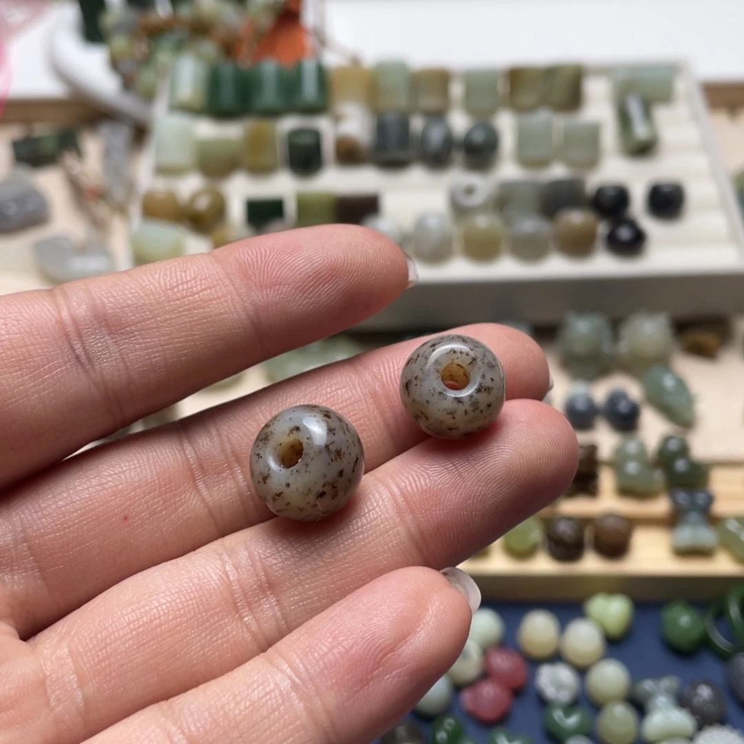 和田玉未镶嵌颈饰2个