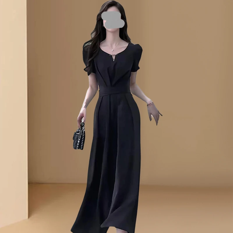 纯色连衣裙女2025年夏季收腰显瘦设计感法式复古高级感赫本风长裙