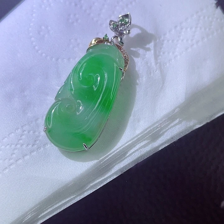 翡翠颈饰18K金镶嵌翡翠