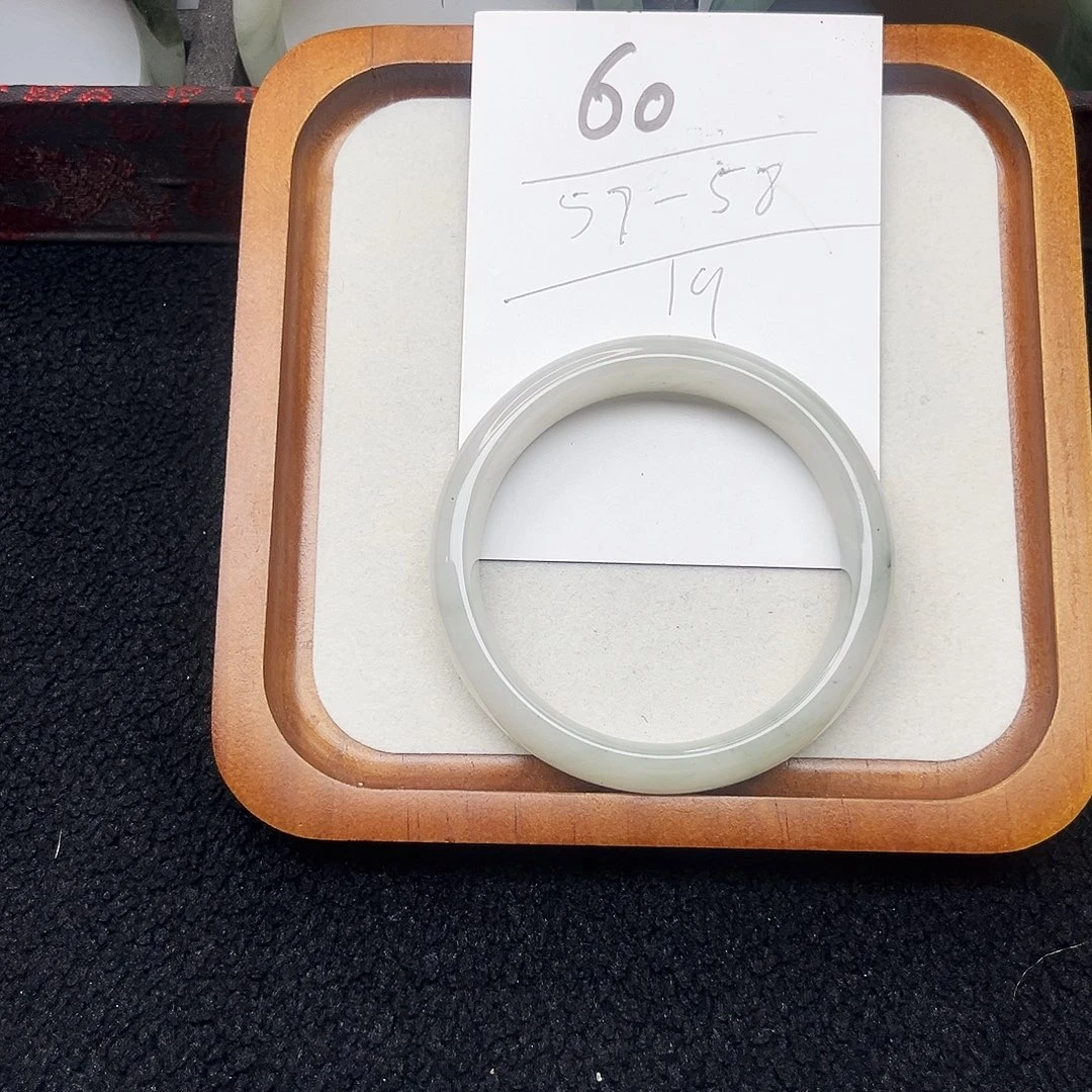 石英质玉未镶嵌手镯60