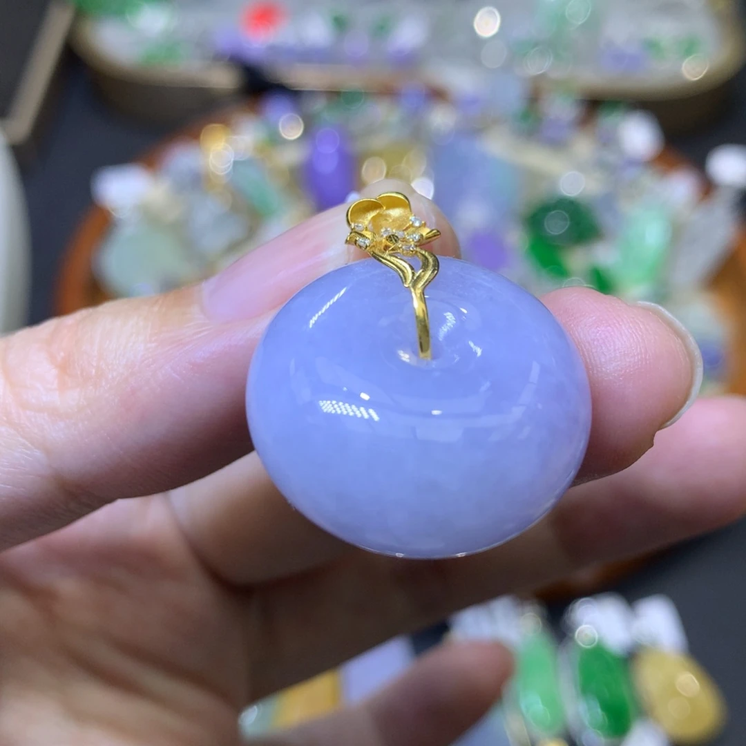 颈饰18K金镶嵌翡翠