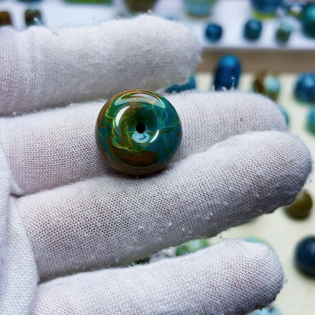 绿松石未镶嵌颈饰