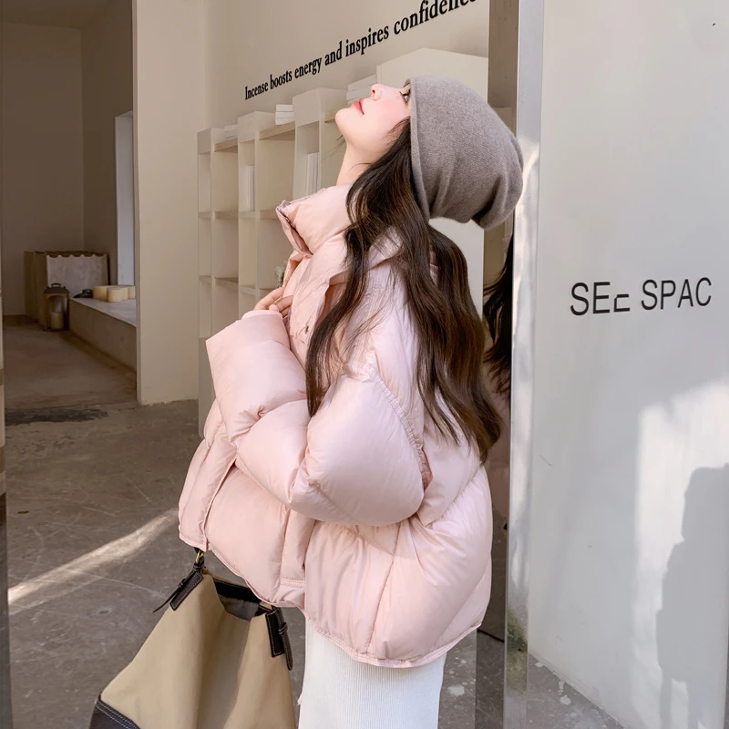 粉色短款立领羽绒服女冬新款韩系超好看独特漂亮小个子白鸭绒外套