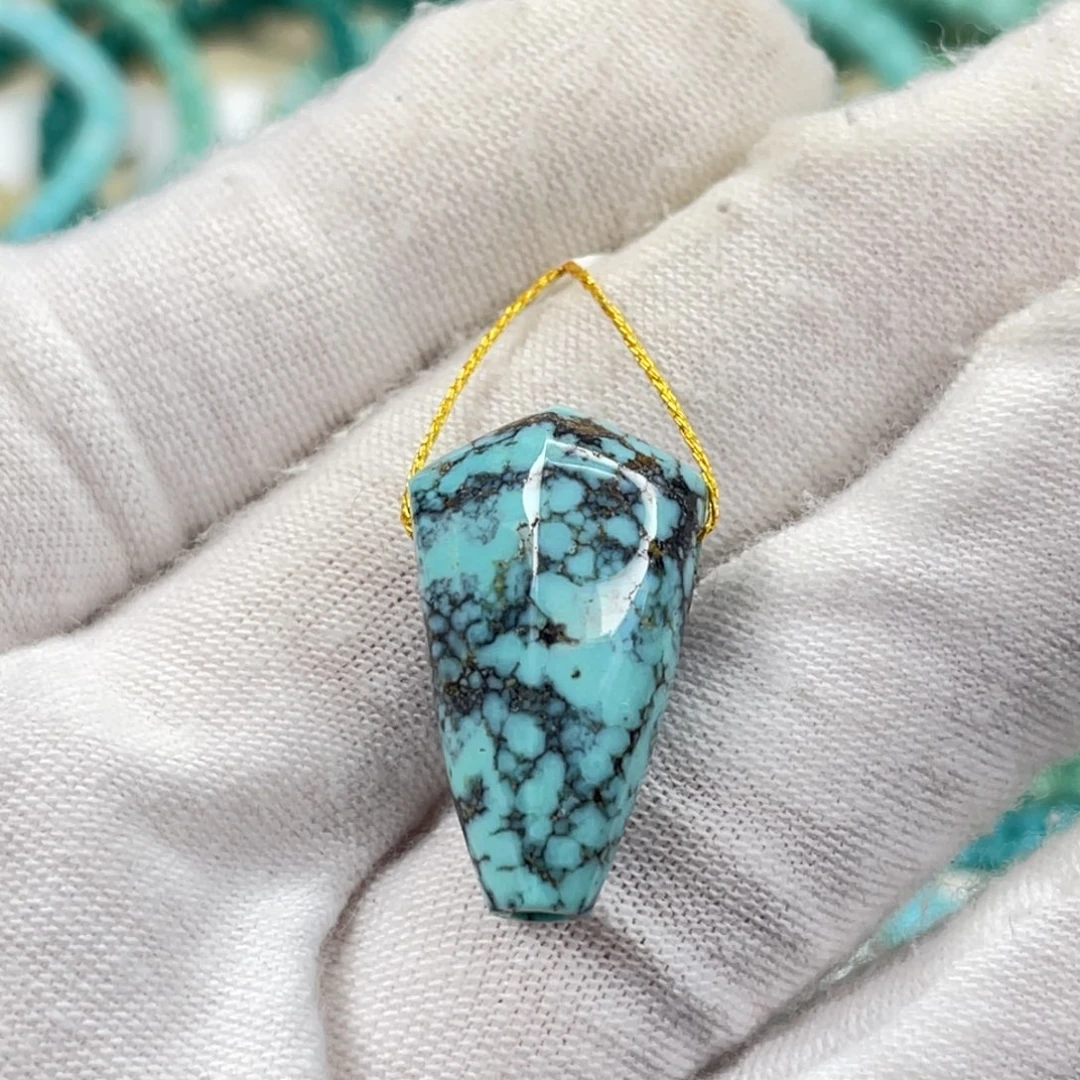 绿松石未镶嵌挂件