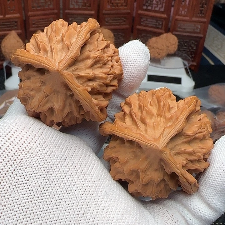 文玩核桃吊坠帝王三棱50