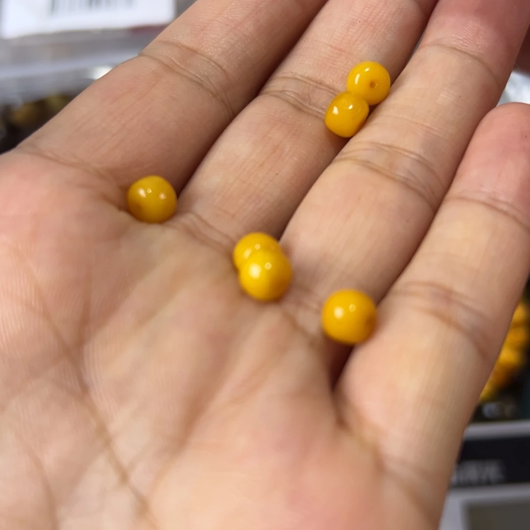 未镶嵌琥珀珠宝奇石450发其中一个