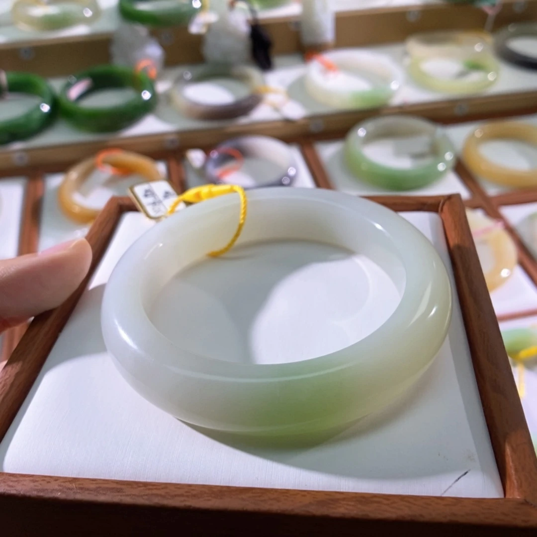 【闪购商品】未镶嵌手镯和田玉