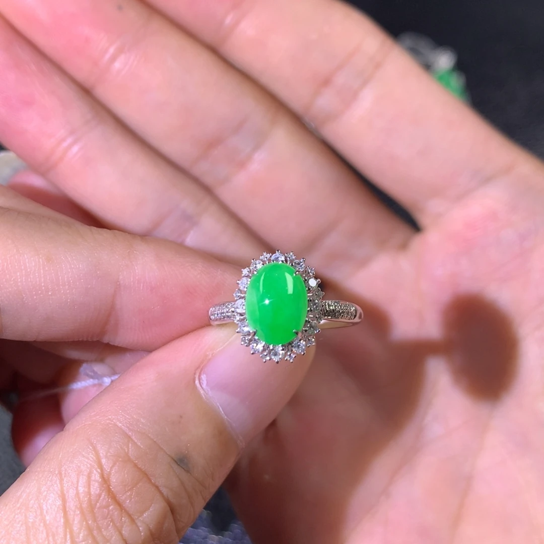 翡翠戒指18K金镶嵌翡翠