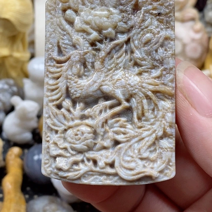 颈饰未镶嵌硅化珊瑚（珊瑚玉）