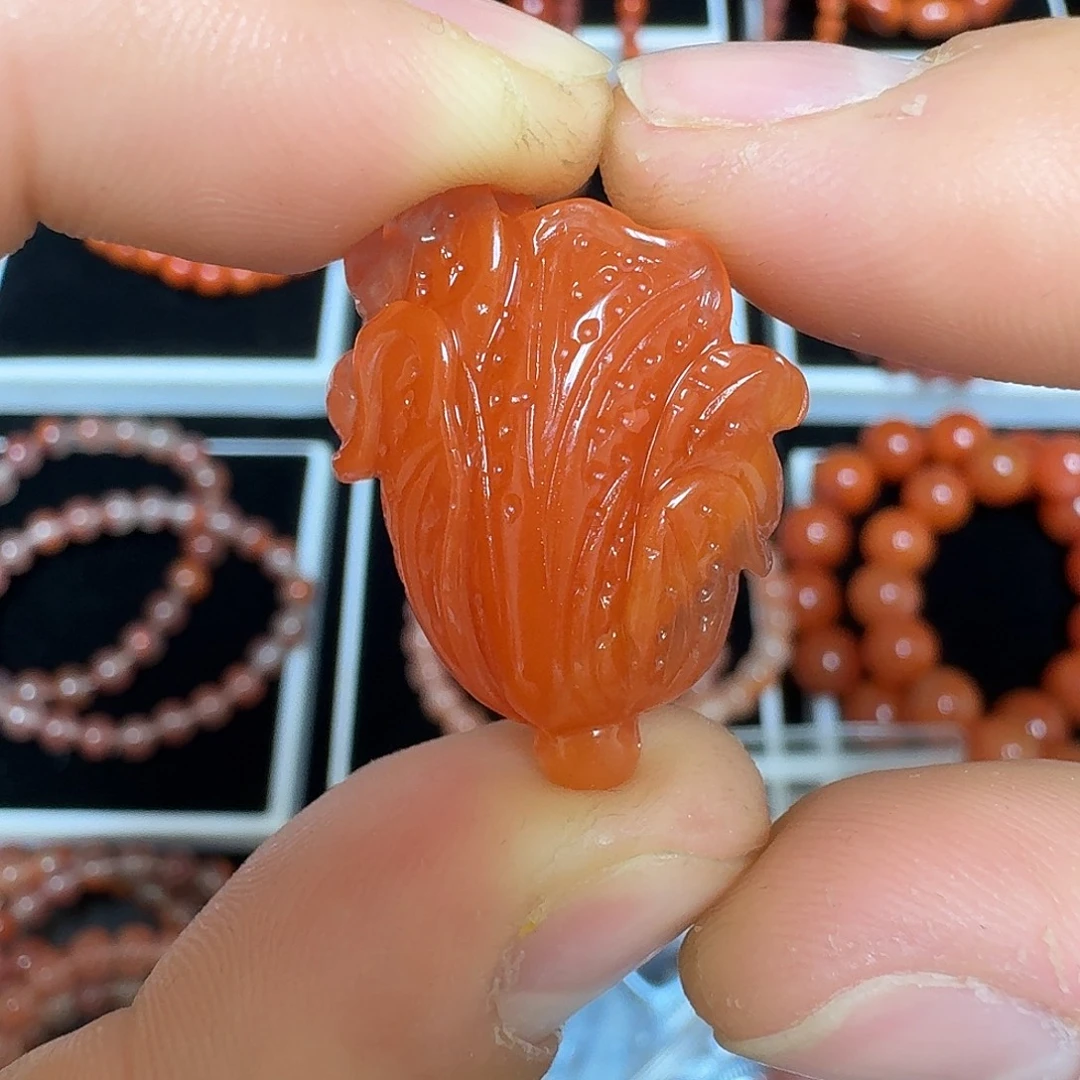 南红玛瑙未镶嵌保山冰红小白菜 百家来财8.3g