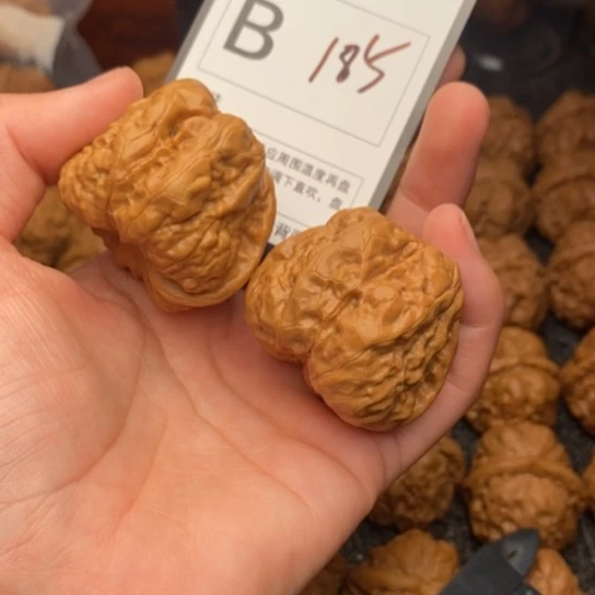 吊坠桃核名****听我是第一百41