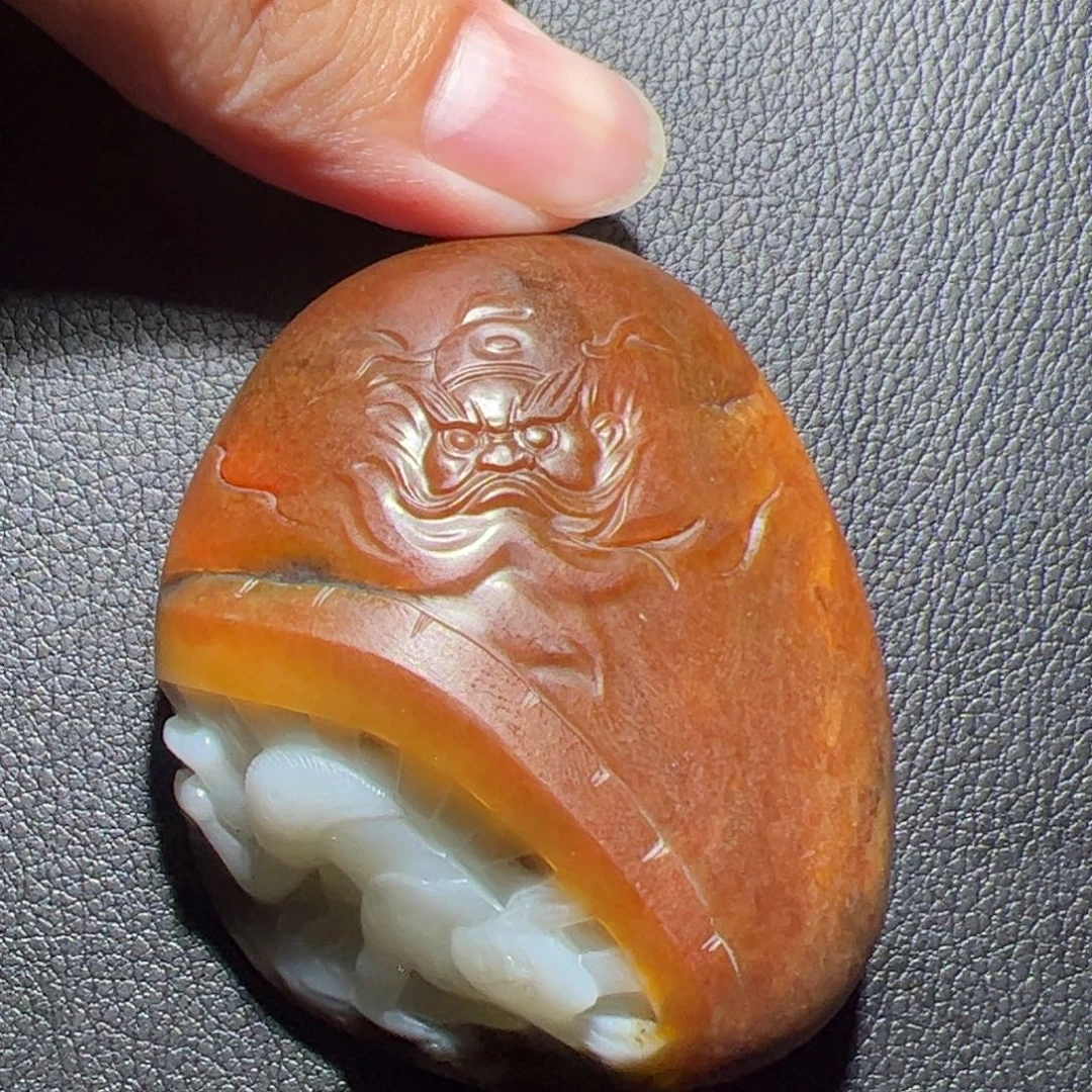 善***地和田玉未镶嵌颈饰