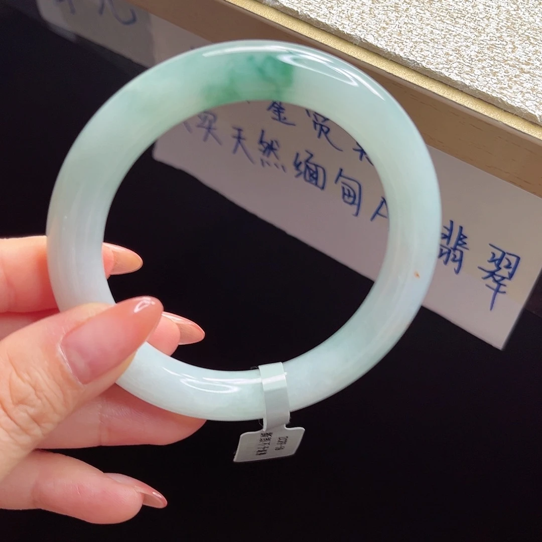 翡翠手镯未镶嵌手镯