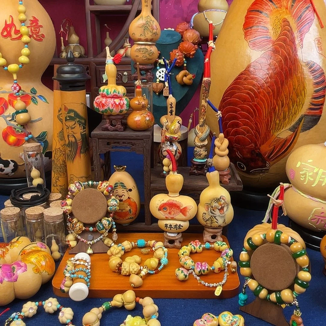 伊****大叶紫檀（黑酸枝木类）