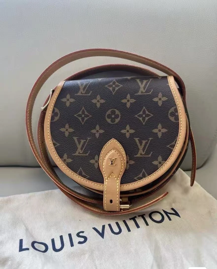 99新 LouisVuitton/路易威登 99新马蹄包