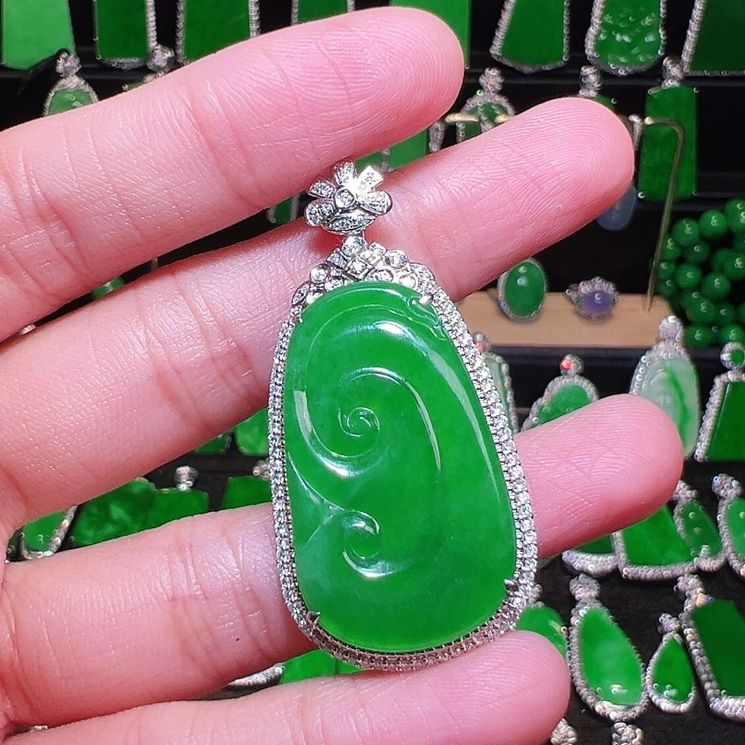 翡翠吊坠(不含链)18K金镶嵌