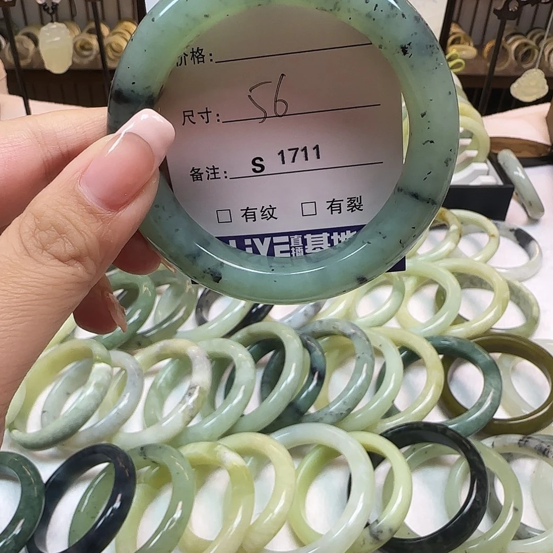 蛇纹石玉手镯未镶嵌肖****