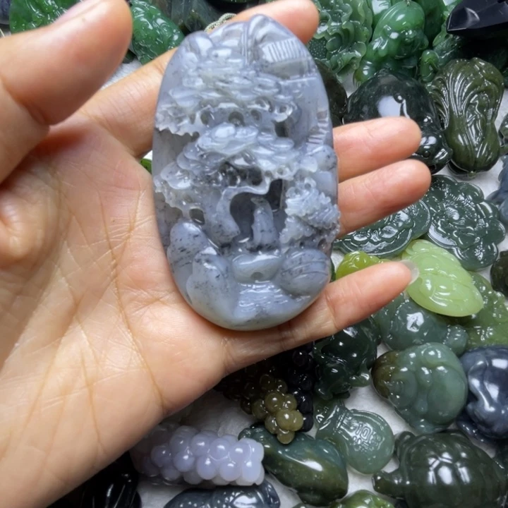 凌***云和田玉未镶嵌颈饰