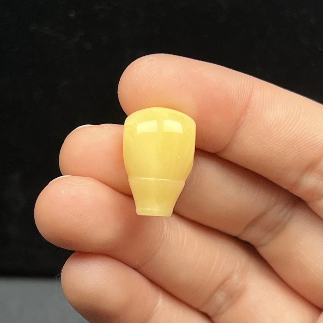 Z1401天然蜜蜡 俄料三通 13x19mm 1.7克/T005