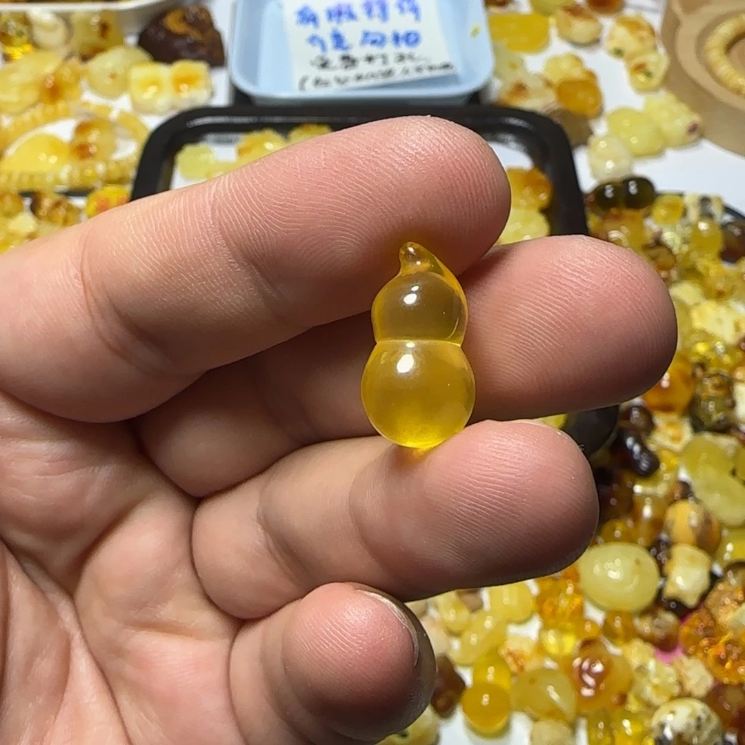 琥珀未镶嵌裸石1.05克