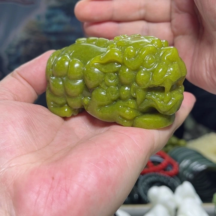 蛇纹石玉手把件未镶嵌劫****）
