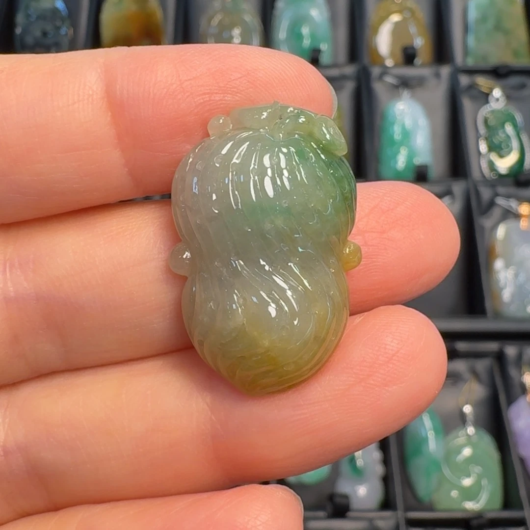 翡翠未镶嵌颈饰花生