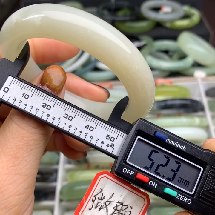 蛇纹石玉未镶嵌手镯941