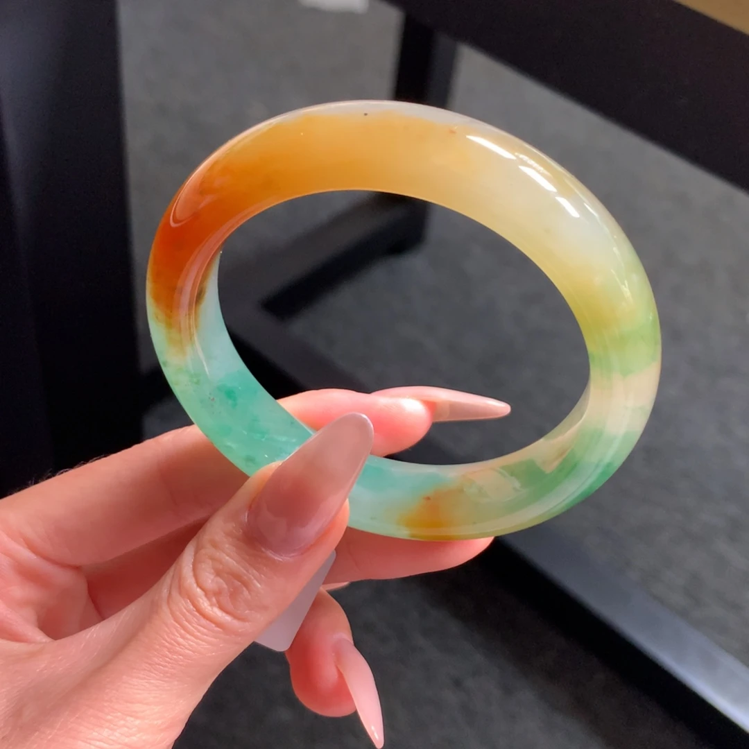 柠***酸石英质玉未镶嵌手镯