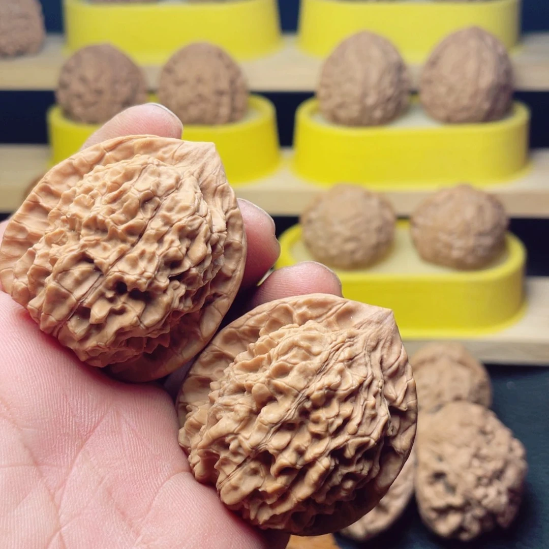 文玩核桃把件保**莲王勇