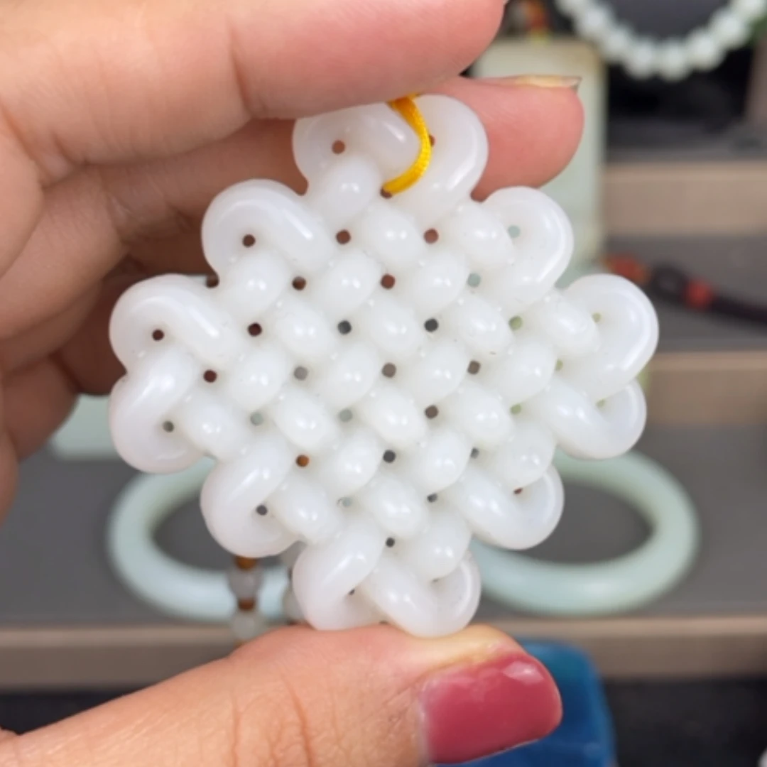 【闪购商品】颈饰未镶嵌和田玉