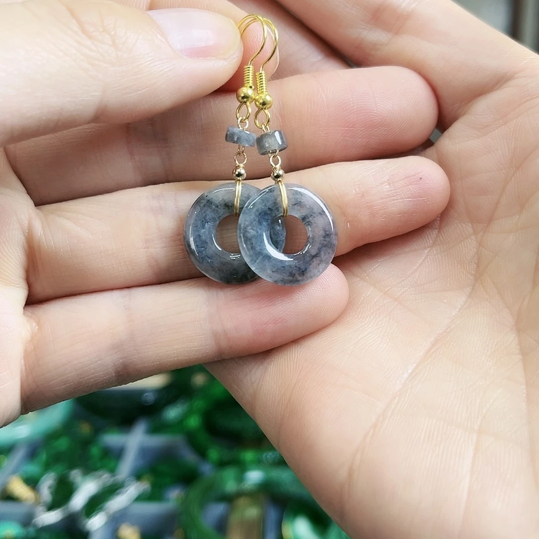 翡翠颈饰未镶嵌耳饰