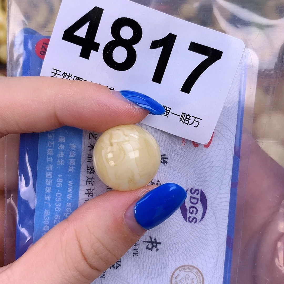 琥珀未镶嵌珠宝奇石17.8mm沙眼
